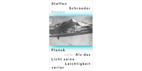 Buchcover von Planck oder Als das Licht seine Leichtigkeit verlor. Es ist eine Schwarzweißaufnahme von einem schneebedeckten Berg zu sehen. Davor ein Mensch von Hinten, der eine Spur im Schnee hinterlassen hat.